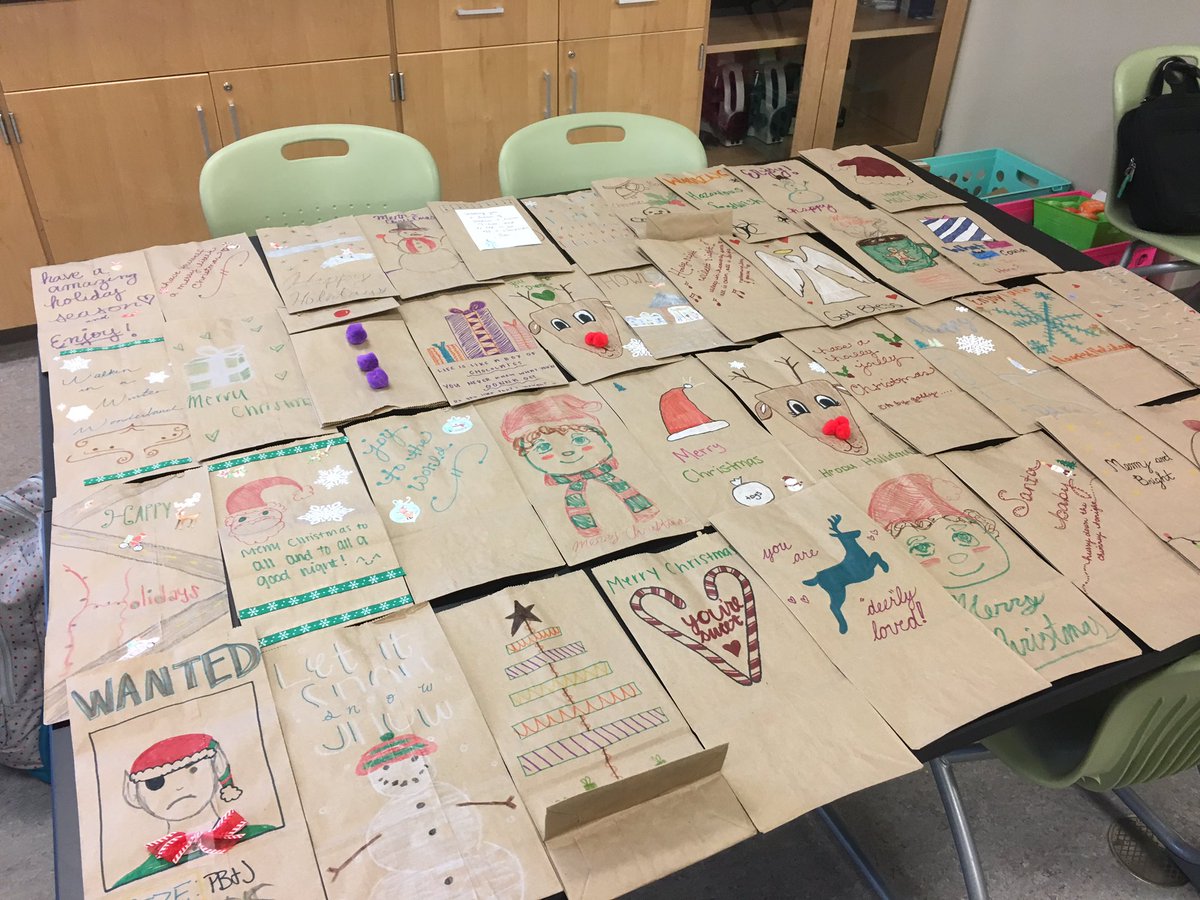 KHSNobleTeens's tweet photo. Thanks to all the Nobleteens for decorating these sandwich/treat bags for those in need to have something to eat on Christmas Eve! https://t.co/DARDZgq5EY