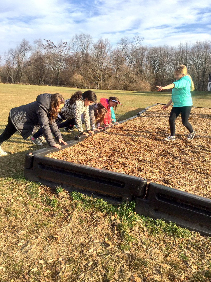 stonybrookpe's tweet photo. During recess a group of students started creating their own muscular endurance challenges. Love seeing them apply concepts outside the gymnasium. #physed #studentstakingownership https://t.co/HxyPWtSfih