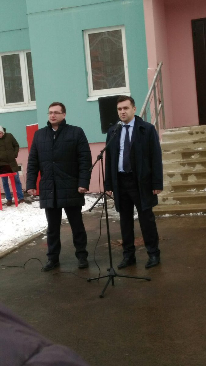 2016zoom's tweet photo. Долгожданный момент:  #Суховке1б вручают ключи https://t.co/goVPUOPWl7