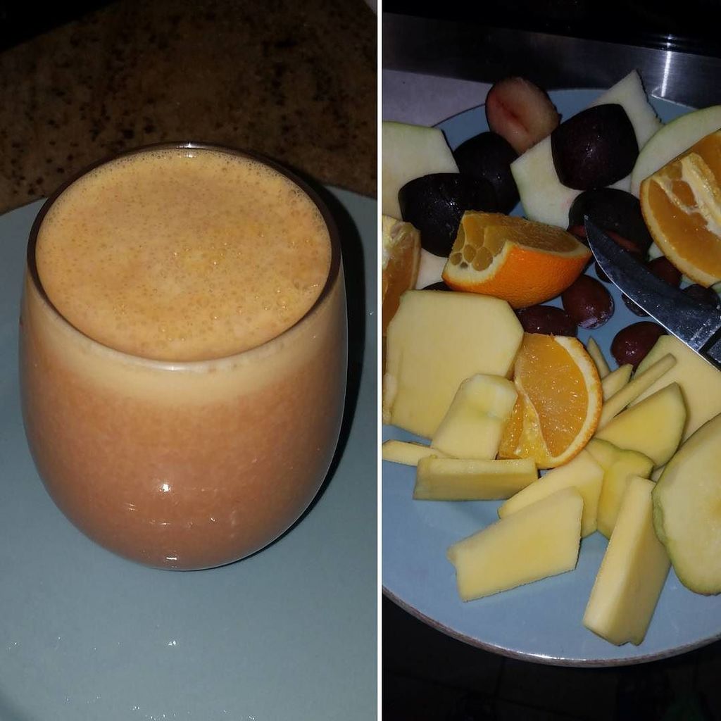 QueenyIsReading's tweet photo. A whole #Mango, whole #GreenApple, handful of #RedGrapes, a whole #Orange #WithTheSkin and two #Plums. Add a #Scoop of #PlantProtein and I'm #Golden. #BottomsUp #Breakfast #Juice #FB https://t.co/NzwUh0CYBl https://t.co/tEJw2usYpm