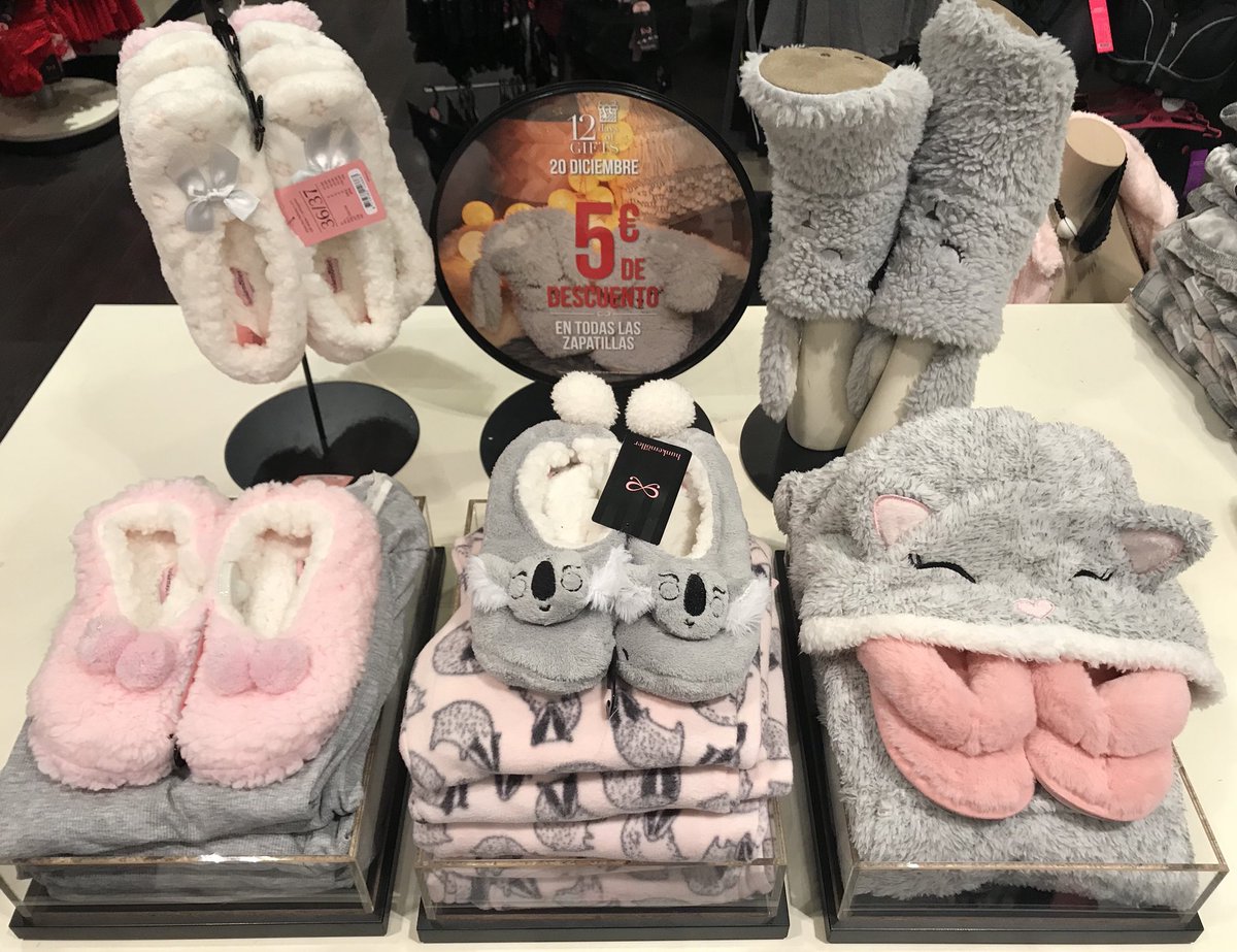 #12daysofgifts #hunkemollergrancasa 5 euros de descuento en estas maravillosas zapatillas! <a href="/KeiFra1/">KeiFra</a> <a href="/saritagracia30/">Sara Gracia</a> <a href="/yolmiranda/">Yolanda MO</a> <a href="/rmoratahkm/">Raquel Morata</a> <a href="/TRamosDesi/">Desiree Trascastro R</a> @