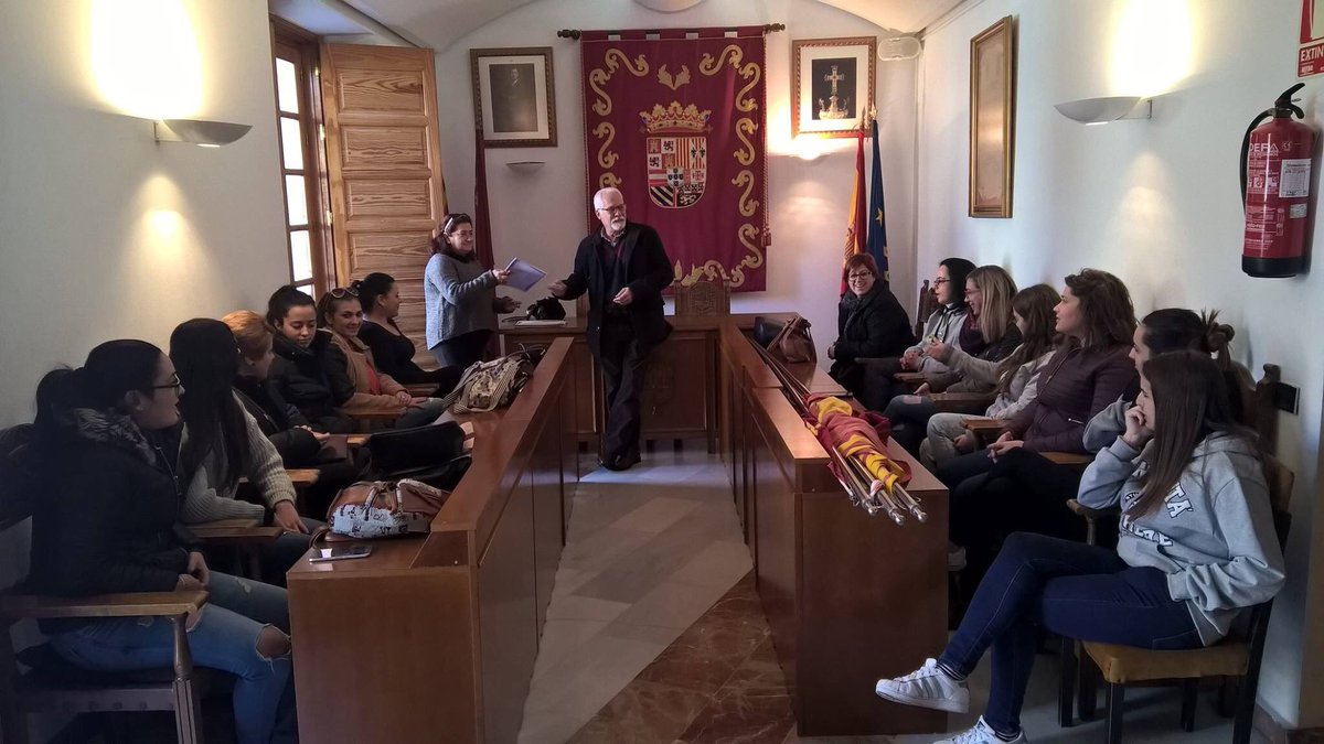 📷 El alcalde de #Abanilla, Ezequiel Alonso, entregó los diplomas del curso de "MONITOR AUXILIAR EN GUARDERÍA Y  LUDOTECA", impartido por el Instituto de Desarrollo Comunitario y organizado a través del Ayuntamiento de #Abanilla.