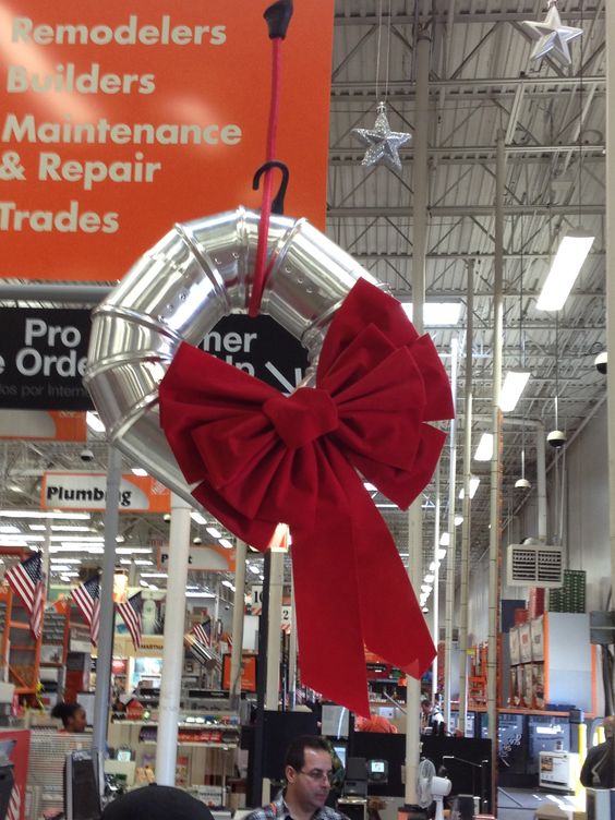 BudAndersonHC's tweet photo. Now THAT'S what I call a wreath! https://t.co/efq7JsfNIO