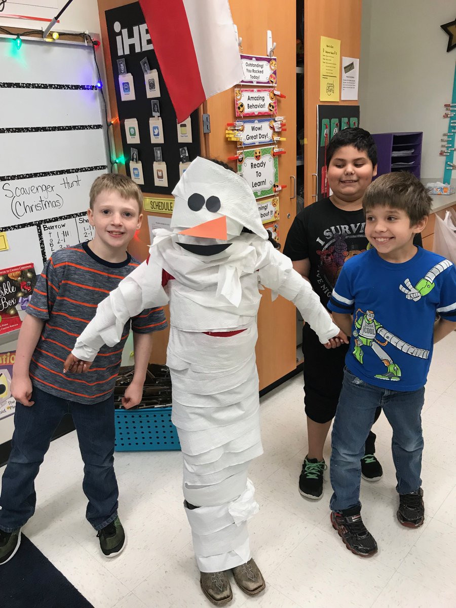 jacks3rdgrade's tweet photo. Merry Christmas everyone! Do you want to build a snowman?! #BestGameEver🎄🎅☃️ https://t.co/CwArNmrtzy