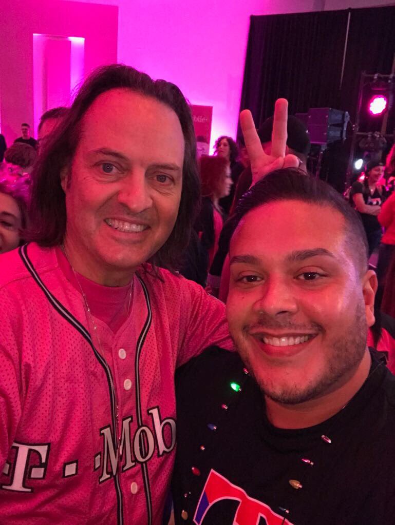 jorgevalentinb's tweet photo. #TMobile4PR https://t.co/fii6ULRvmd
