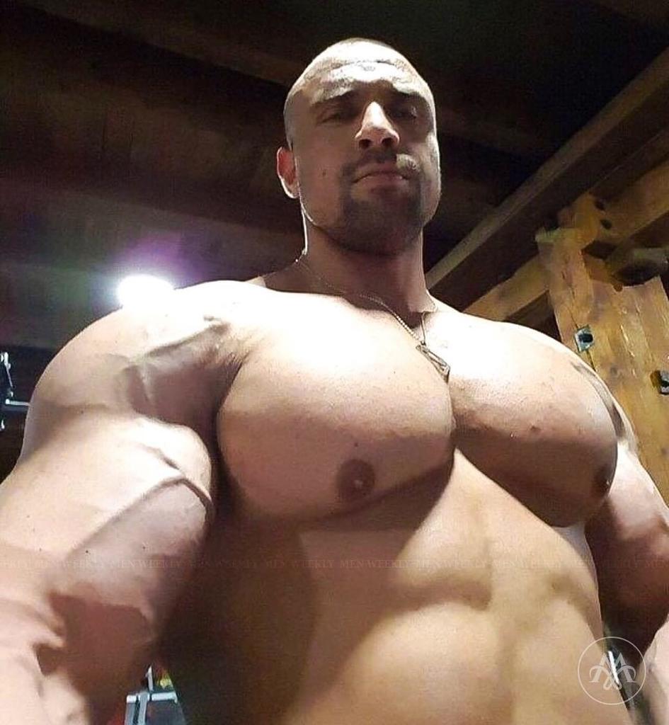 thetestozone's tweet photo. ID? #goatee #bodybuilder #bodybuilders #bodybuilding #chest #sexytorsos #fitnessmotivation #shredded #ifbb #abs #muscle #muscles #muscular #gym #biceps #swole #flex #muscleman #musclemen #menweekly https://t.co/38DSQVA3Zo https://t.co/Qo1mkEM9Mk