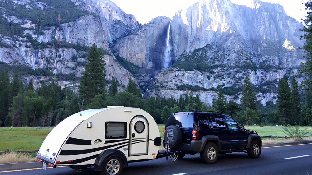 SwiftHitch's tweet photo. The RV solar panel system by nüCamp RV. The eco-friendly move will offset about 80% of the power they need for manufacturing, and save about 500.5 tons of CO2 and 1,056 barrels of oil every year. news via @rvlife https://t.co/382MxAhwnz #vanlife #gorving #rv #roadtrip #travel https://t.co/2cXyD73WSV