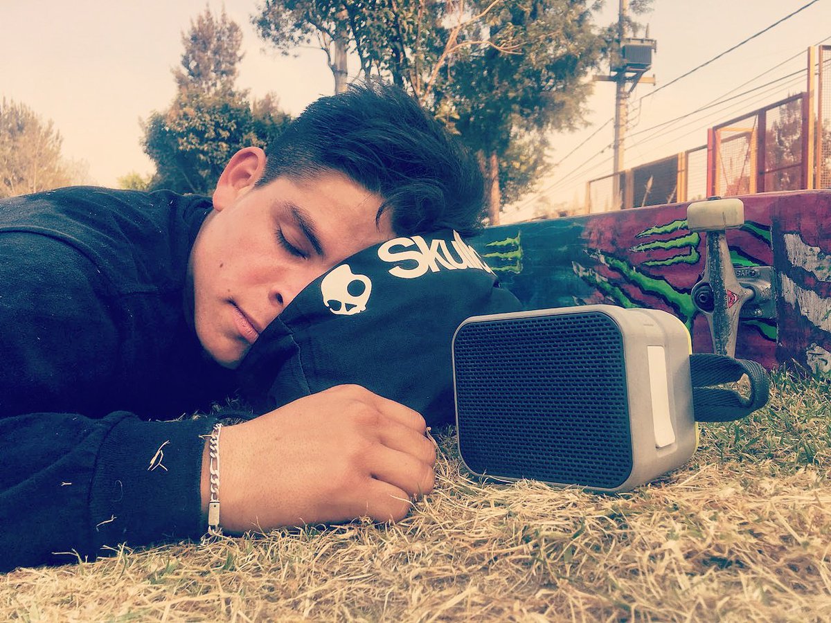 Momento de relax! 🎶🎵 <a href="/skullcandymex/">Skullcandy México</a> #Barricade #SkateLife
📸 <a href="/btobt/">おばた</a>