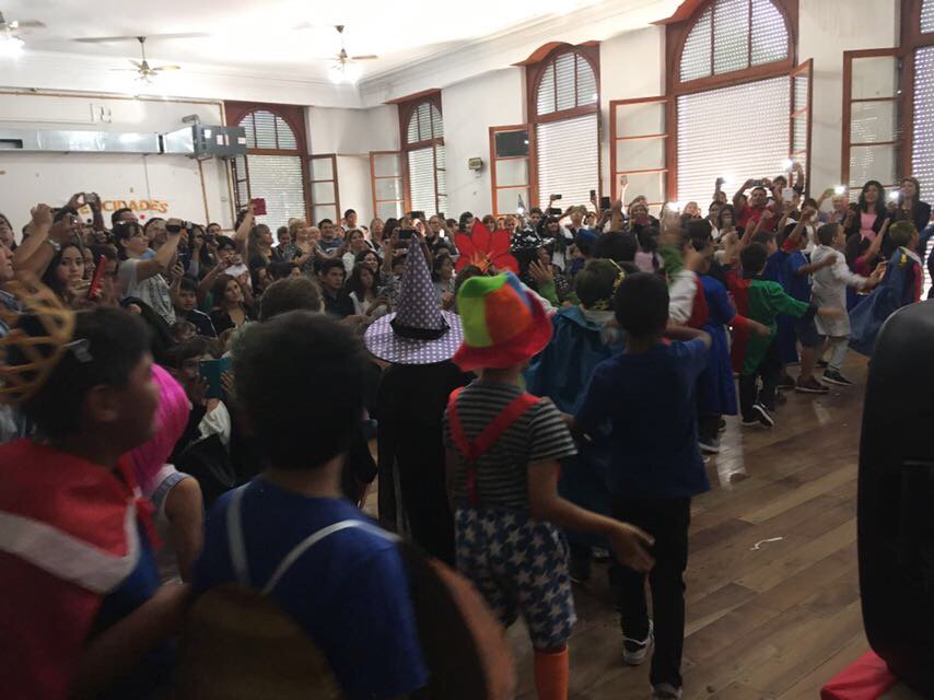 PrimariaBA's tweet photo. En este día, también participamos del Acto de cierre de ciclo de la EP N° 1 de La Plata. https://t.co/JOiiHyhHJX