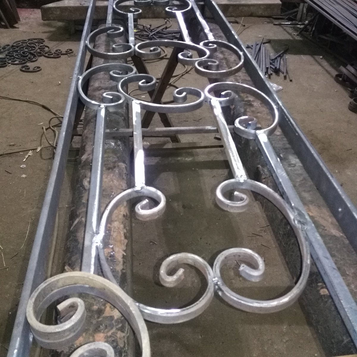 Harbgroub On Twitter Iron Gates Wrought Iron Railings