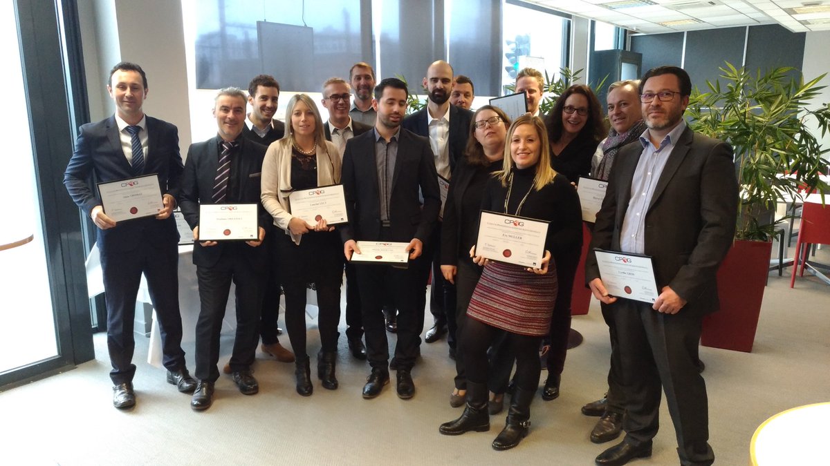 franckusll's tweet photo. @AXAFrance #AXASudEst #jeunes #agents Bravo à nos Jeunes Cpagistes promo #Corporate que la force soit avec vous 😉 https://t.co/rSz7Km6cTM