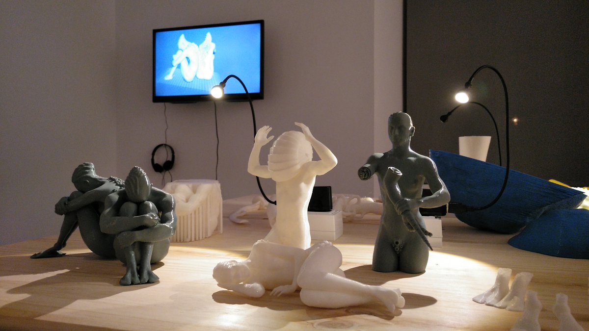 ArteAlNorte's tweet photo. "Ensayo y error del posthumano" de @imperdiblewoman & #AlbertoValverde se puede visitar en el @MuseoAnton de Candás hasta el 7 de enero.
Texto de la exposición por @NataAlAr vía @elcuaderno_web
https://t.co/ptAPy1J6mF https://t.co/8z3N1WjSXA