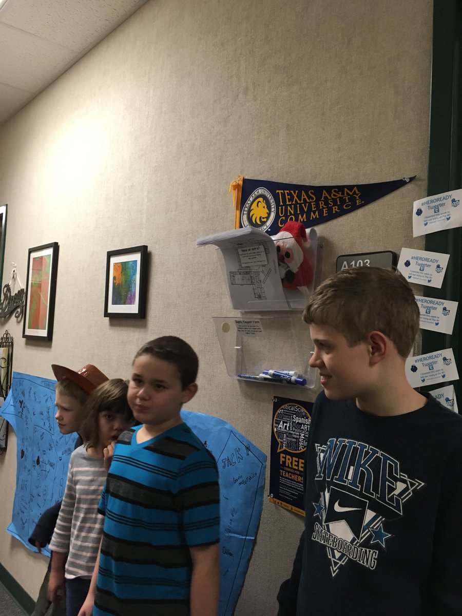 When your WHOLE class loves looking for Santa! #santaatthew #communication #where'ssanta