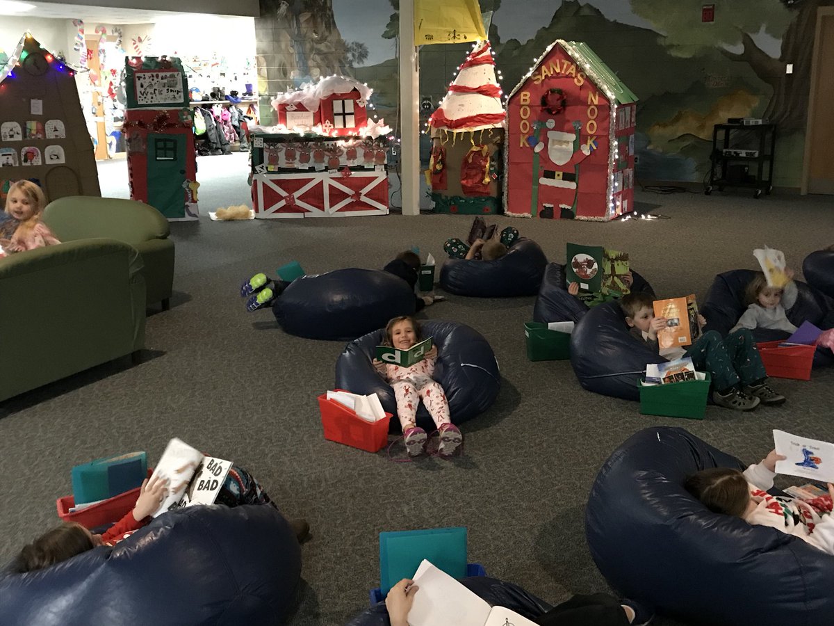 HSSDkateschm's tweet photo. Pajamas, books and a Christmas Village!!! #christmasfun #readingforfun @ForestGlenElem https://t.co/AteyDyjYxH