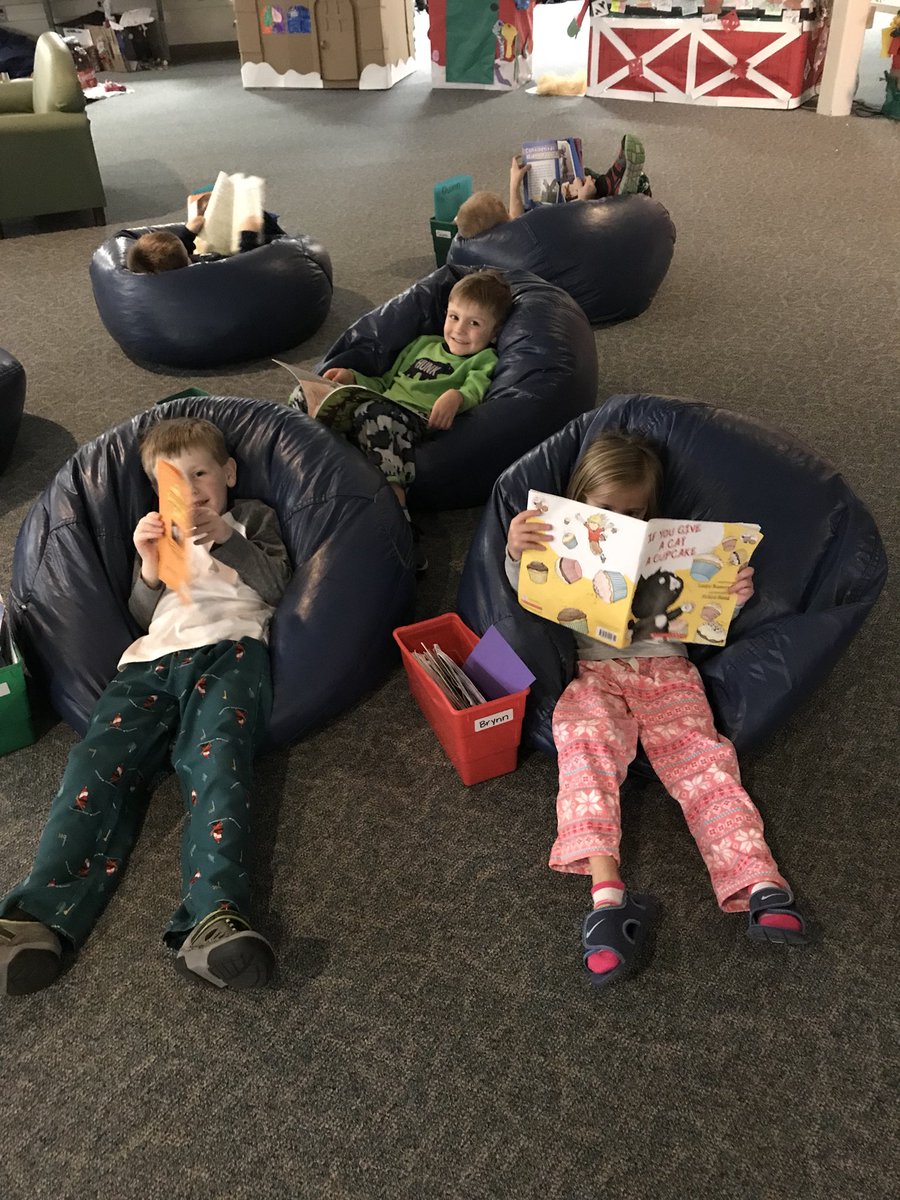 HSSDkateschm's tweet photo. Pajamas, books and a Christmas Village!!! #christmasfun #readingforfun @ForestGlenElem https://t.co/AteyDyjYxH