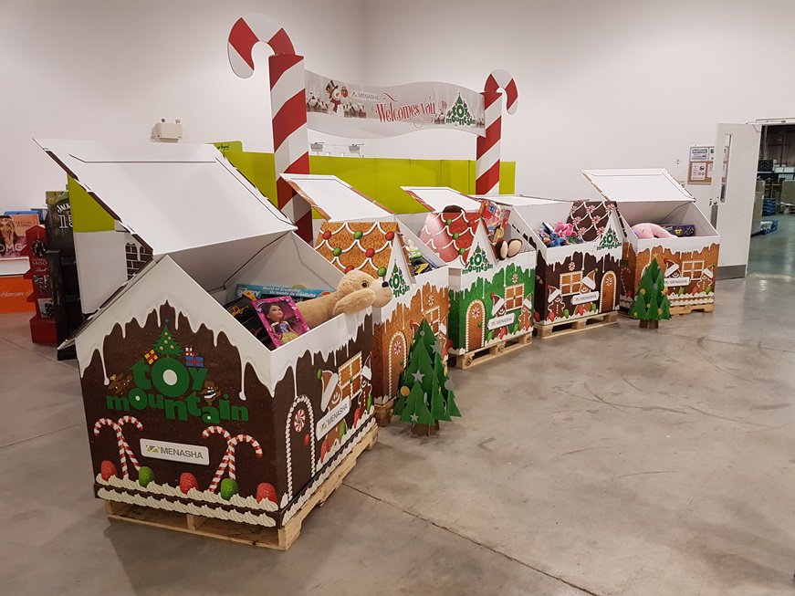 ToyMountain's tweet photo. Thank-you to the team at Menasha Packaging Canada! They had employees donate toys from all of their facilities in Ontario AND created this fun display to show off their hard work! Wishing you Happy Holidays and thank-you for your support! #ToyMountain #TM2017 https://t.co/I1a8lFJUi4