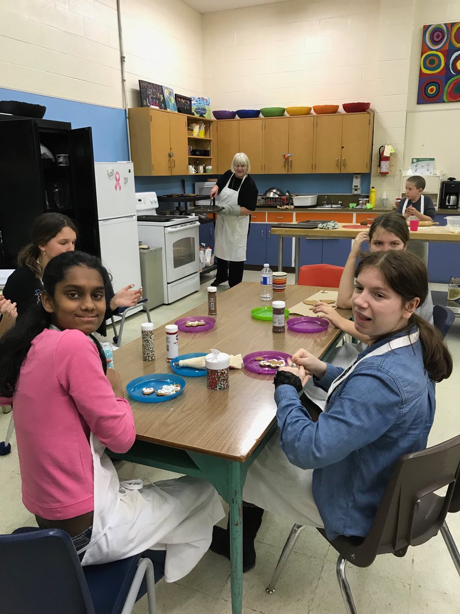 RondaRumig's tweet photo. Cookie making for the holidays!
#WOSSCPP https://t.co/z3EWNM6swJ