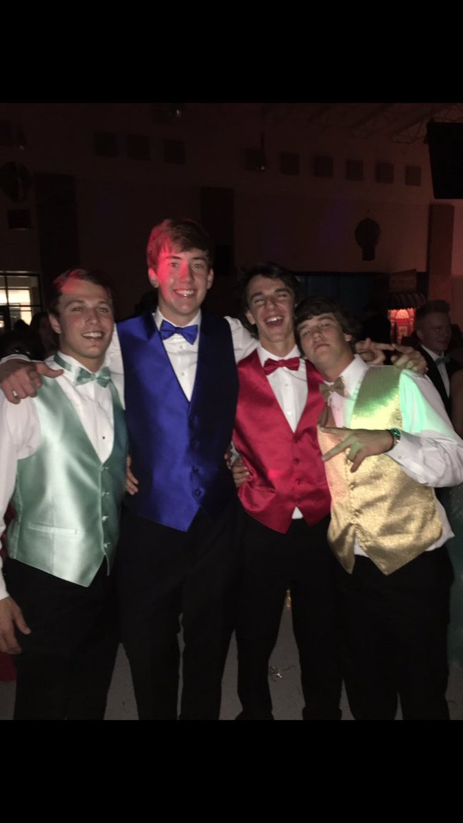 BlakeMcCutchen's tweet photo. Happy Birthday to my man Hoop!!🎉 Got big things ahead of you keep it up!⚾️✔️ #memories @evan_hooper https://t.co/PaGRK8NfJ8