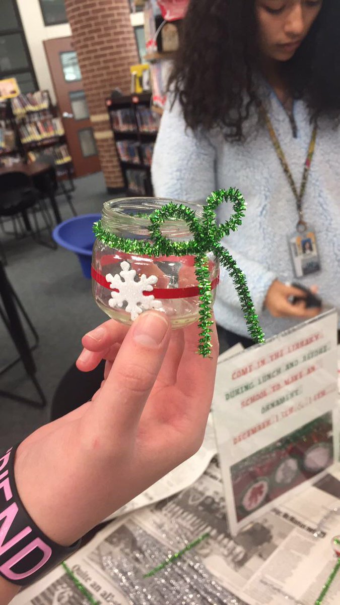 WNGALibrary's tweet photo. Teens made Christmas candle tea light holders along with their ornaments. 
Here are a few the teens created! https://t.co/IFcjjAOPDD