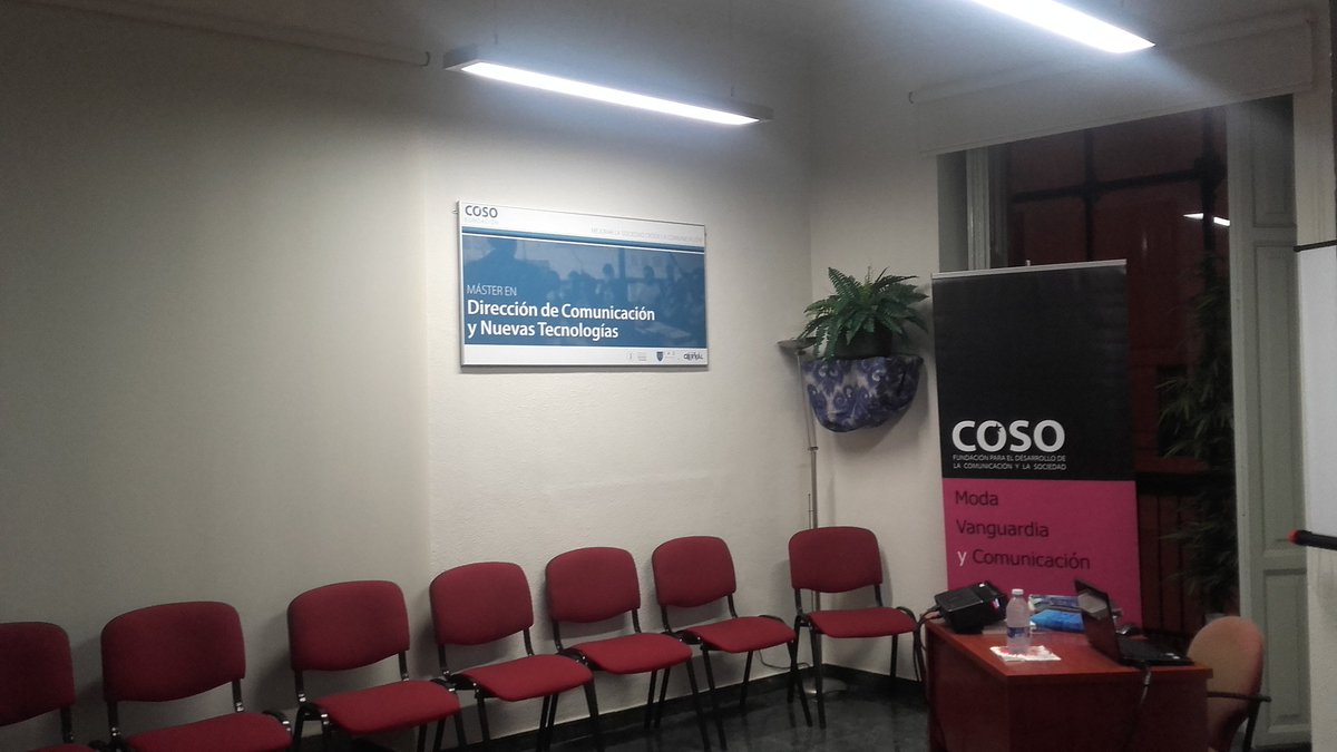 AmparoFerrandoR's tweet photo. Ya está todo preparado para la tertulia de @FundCOSO #moda sobre "Cambio #social y moda"con María Villanueva. https://t.co/QN5K695kyl