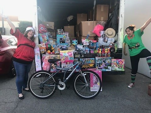 LAonCloud9's tweet photo. @AdvanexAmericas hooked us up with toys for our low income families. Pretty amazing to have the suppory of AWESOME companies like Advanex Americas #MerryChristmas #Toys #HelpingTheHomeless #Christmas2017 https://t.co/YqJdzhkcHQ