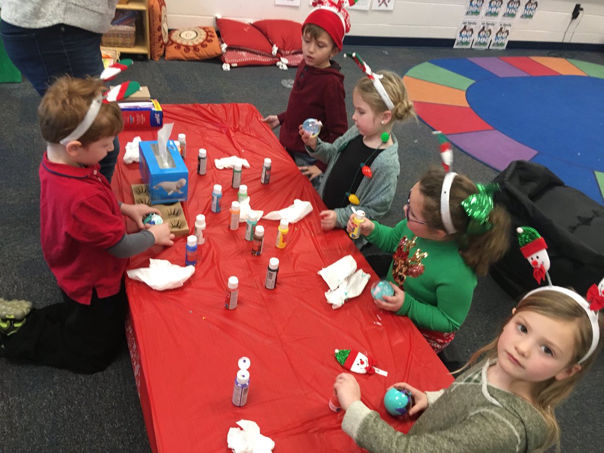 GabriellePurdy1's tweet photo. Our holiday party was so much fun! Thank you to all of our parents that volunteered! https://t.co/p6eRIMOYda
