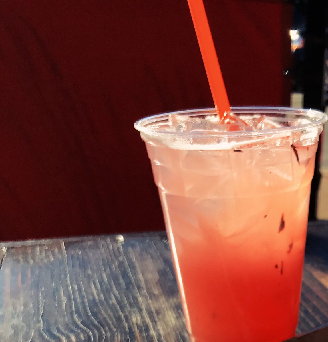 Clubtacostl's tweet photo. High school finals will really drain you. Stop by #ClubTaco and refresh with our strawberry mint #lemonade. 🍓🍋 https://t.co/7J7p0iRWxW