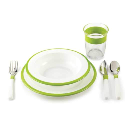 Barnset's tweet image. OXO Tot barnset grön 6-delar till stora barn i vitt förpackning. Innehåll: tallrik, skål, glas och barnbestickset med gaffel, kniv och sked: barnset.se/sv/p/194/oxo-t…