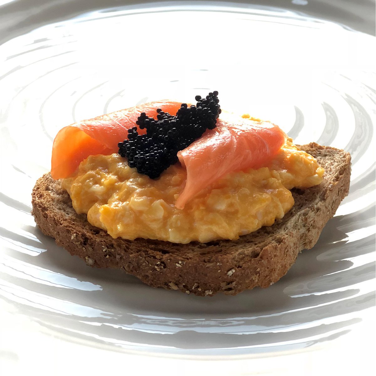 ClarenceCourt's tweet photo. It's our favourite way start to Christmas morning, smoked salmon with scrambled eggs. Here's our secret to cooking the most scrumptious scrambled eggs: https://t.co/SUbws7D456  #ClarenceCourt #ChristmasMorning https://t.co/N76GUORw62