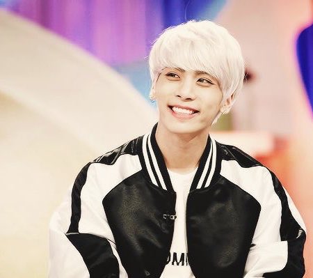 charis189's tweet photo. I’m so happy I saw you doing what you loved most. Your music will forever be an inspiration you made this world a brighter place. Even though you left you will forever be in my heart. I hope you find peace. #종현_끝까지기억할께 #YouWorkedHardJonghyun #YouDidWellJonghyun #Jonghyun https://t.co/2meQMoMYBV
