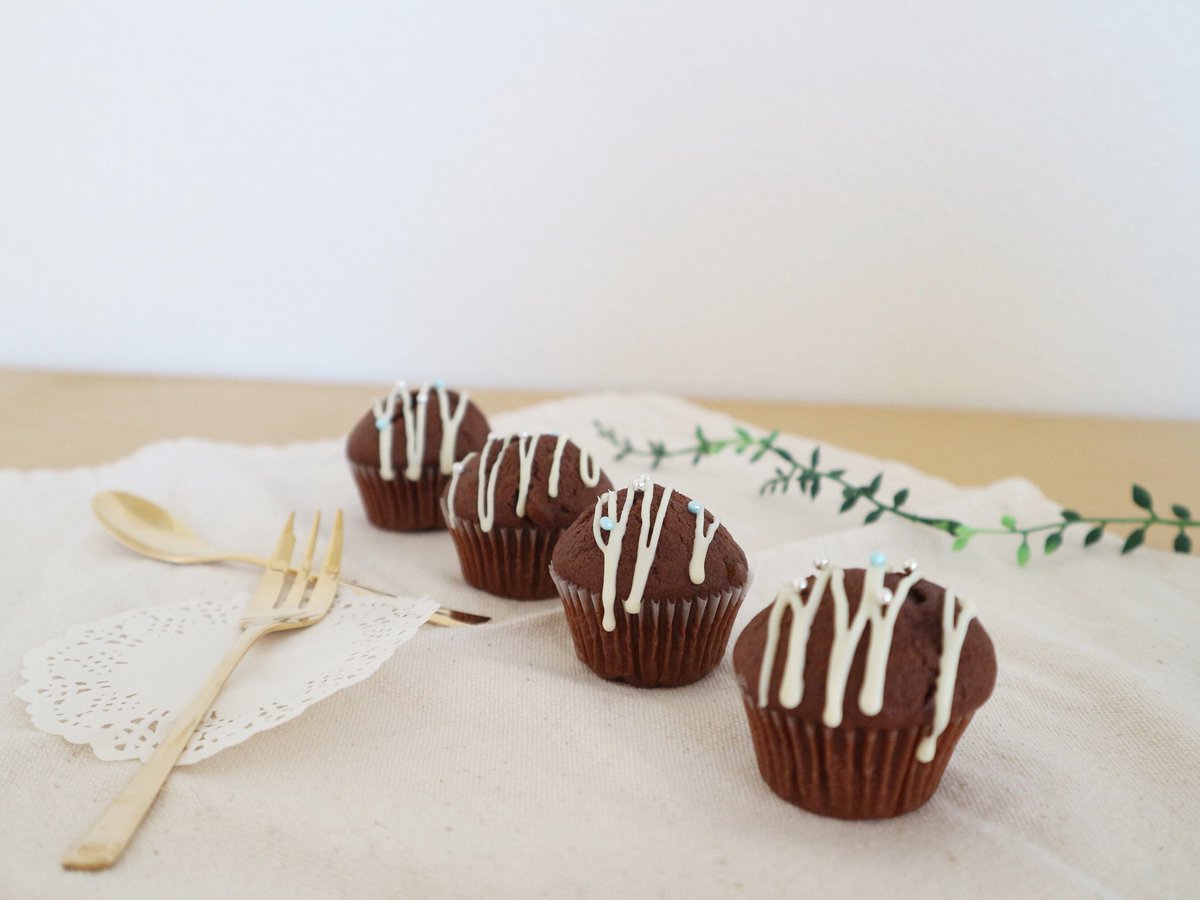 もみを お菓子垢 Ar Twitter オレンジチョコマフィン オレンジピール消費に チョコとオレンジの組み合わせ私は結構好き ホワイトチョコとアラザンでおめかしして お菓子作り好きな人と繋がりたい