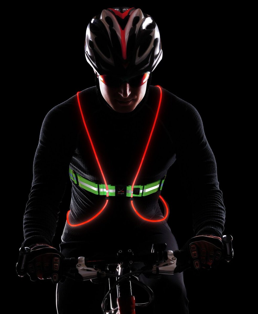 PortlandRunning's tweet photo. Shine brighter than Peacock Lane tomorrow with the new #Noxgear Tracer 360!
Shop Now: https://t.co/1uJrVnZReX
#Winterrunning #reflective #Selectionmatters https://t.co/vyAfBbHeS4