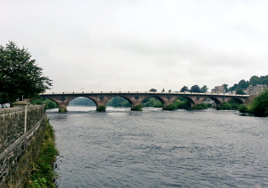 HistoryTrail's tweet photo. Completed in 1771, #PerthBridge was tested 3 years later when broken ice became wedged under the arches & created a dam - large parts of #Perth were flooded but the bridge stood firm https://t.co/yGCm6XGuHG