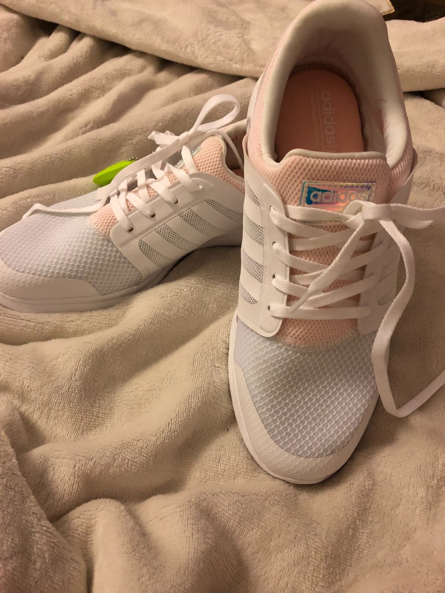 Mdveon's tweet photo. New Shoes 😍🙈 #blogger #fashion #style #adidasneolabel #adidas #love #shopping #Iphone #love #sweet #instagram https://t.co/MC0HOz09Cq