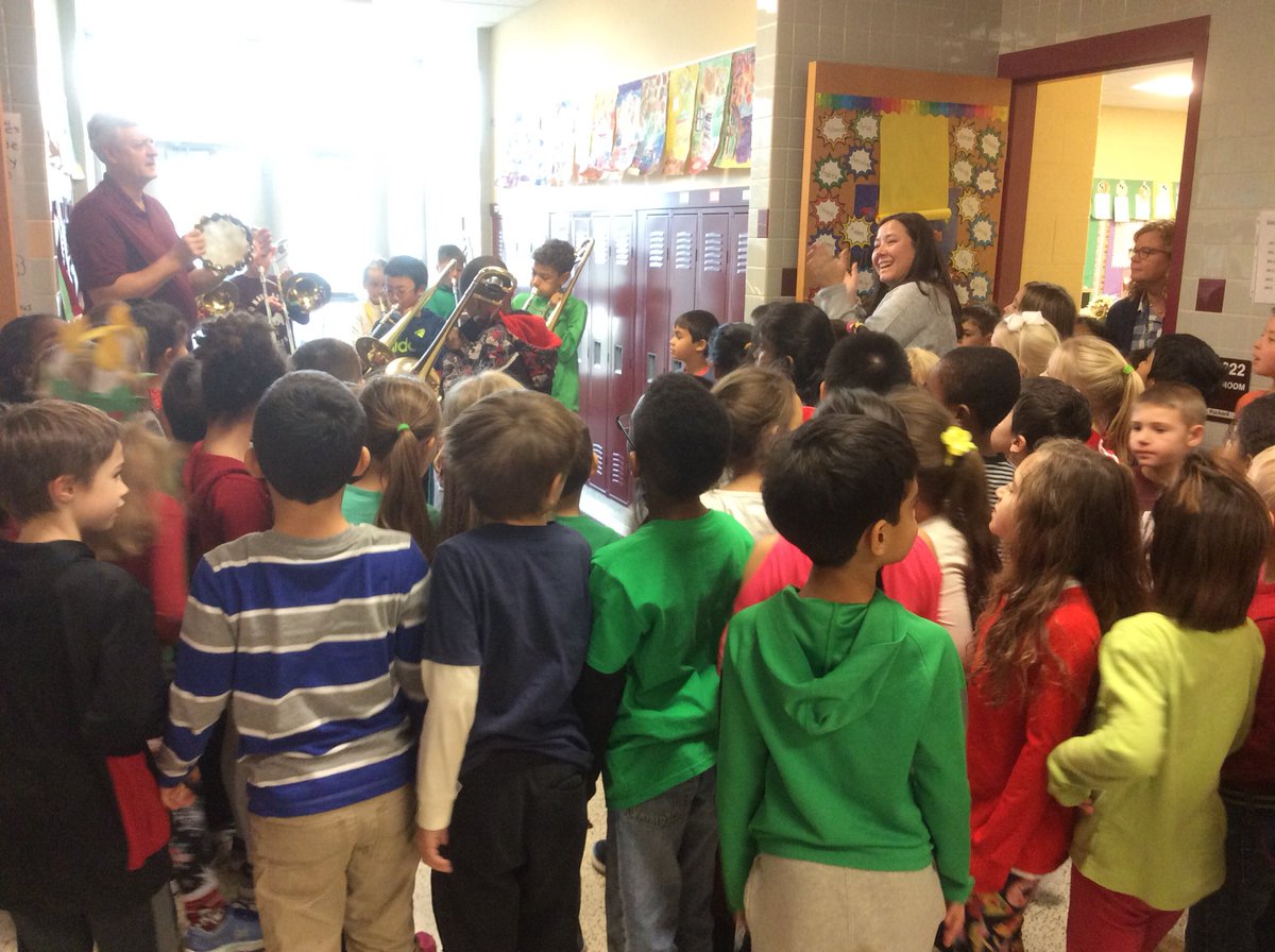 CES G4 Tbones spreading holiday cheer to students&amp;staff #weareVPA #starpride @520tracy <a href="/neeley_miller/">TRES AP</a> <a href="/FCPS_Kilduff/">Brian Kilduff</a>