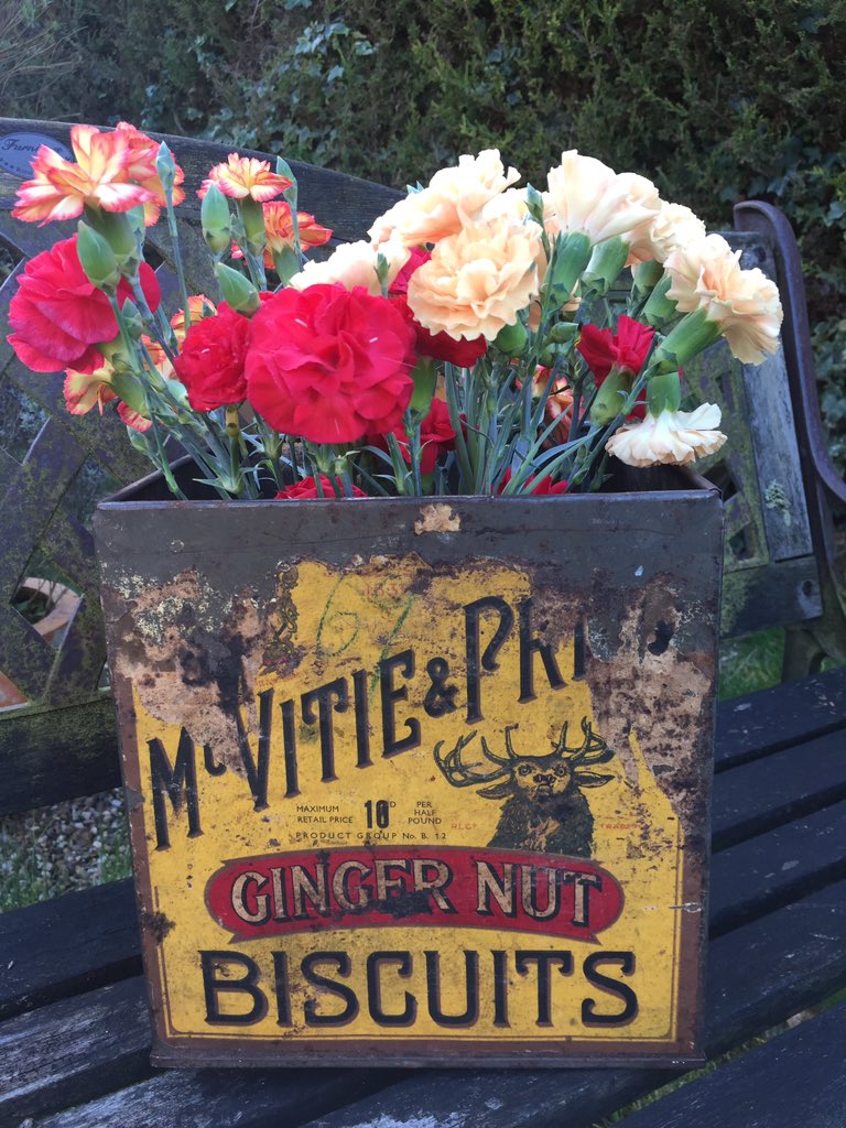 JFleurVintage's tweet photo. #vintageshowandsell One of my favourite finds this year, and it was quick to find a new home too! https://t.co/XZUCPwxAHi