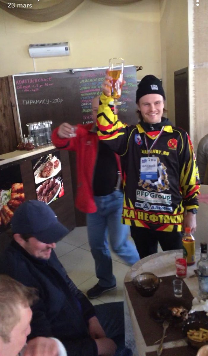 Läste att <a href="/Bandypuls/">Bandypuls</a> sänder bandy-VM. Tar man inte in <a href="/vjaners/">Victor Janérs</a> som expert vore det en mindre skandal. En bättre guide i Chabarovsk lär inte finnas! #svbandy