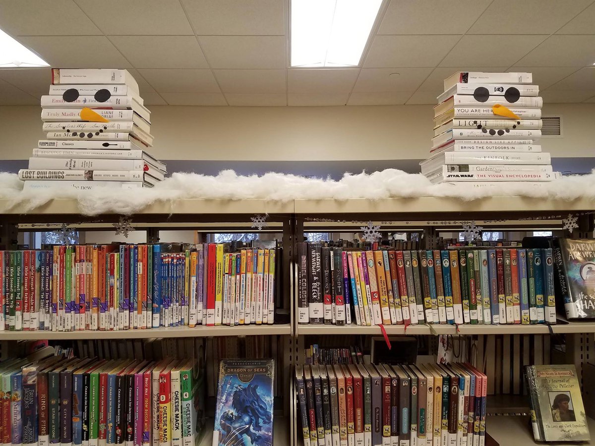 We ❤️ our library! #EastLansing @elplibrary #CreativeLibrarians #BookDecorations ⛄️📚