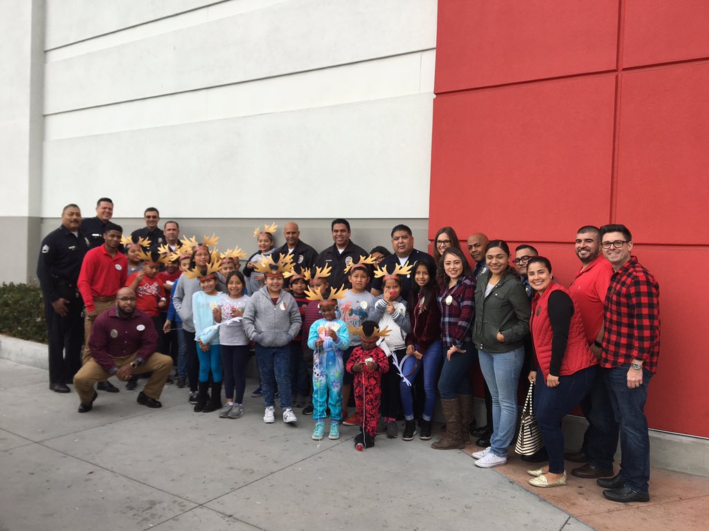 Thank you @target Los Angeles and <a href="/LAPDSouthwest/">LAPD Southwest</a> <a href="/USCDPS/">USC DPS</a> for an amazing #HeroesAndHelpers event <a href="/MikeAndreotti/">Mike Andreotti</a> <a href="/meyer_stephie/">Stephanie Meyer</a> @odarango <a href="/DiCiccoKim/">Kim DiCicco</a>