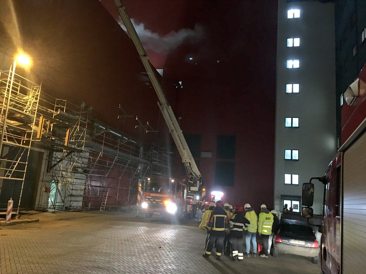 Grote brandweeroefening Delfzijl <a href="/BRWGroningen/">Brandweer Groningen</a> met afvalverbrander EEW op de Oosterhorn. Samen werken, samen veilig