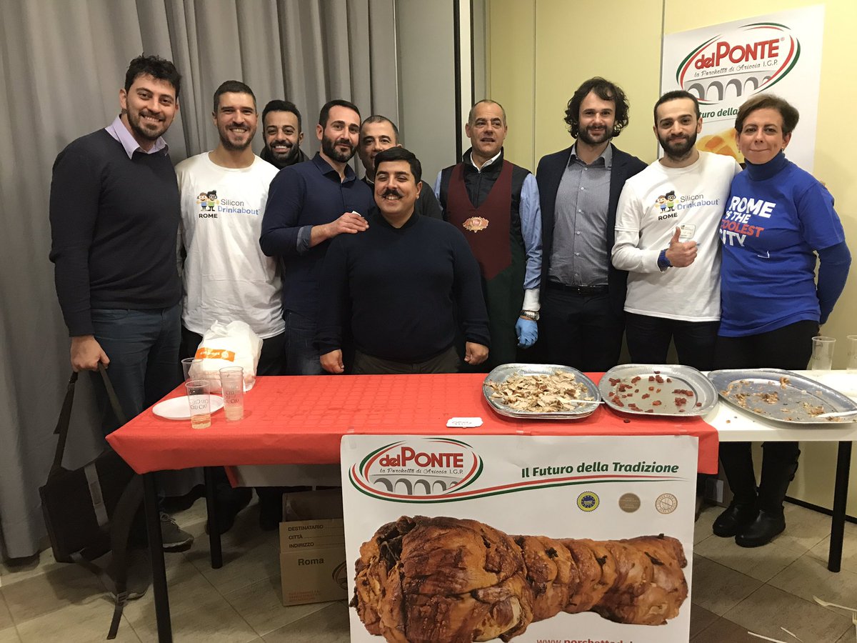 ciuciuwinery's tweet photo. Una foto con gli organizzatori e gli sponsor di #InnovAmo non poteva mancare 🥂😊 #CiùCiùDigital #CiùCiùWinery https://t.co/8BYTozKv7L