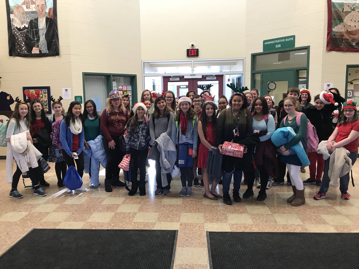NicoleReinking's tweet photo. Buckskin CARES students on their way to Ephrata Manor to bring holiday cheer to the residents! #GHMSRocks https://t.co/K5DxkLGNJg