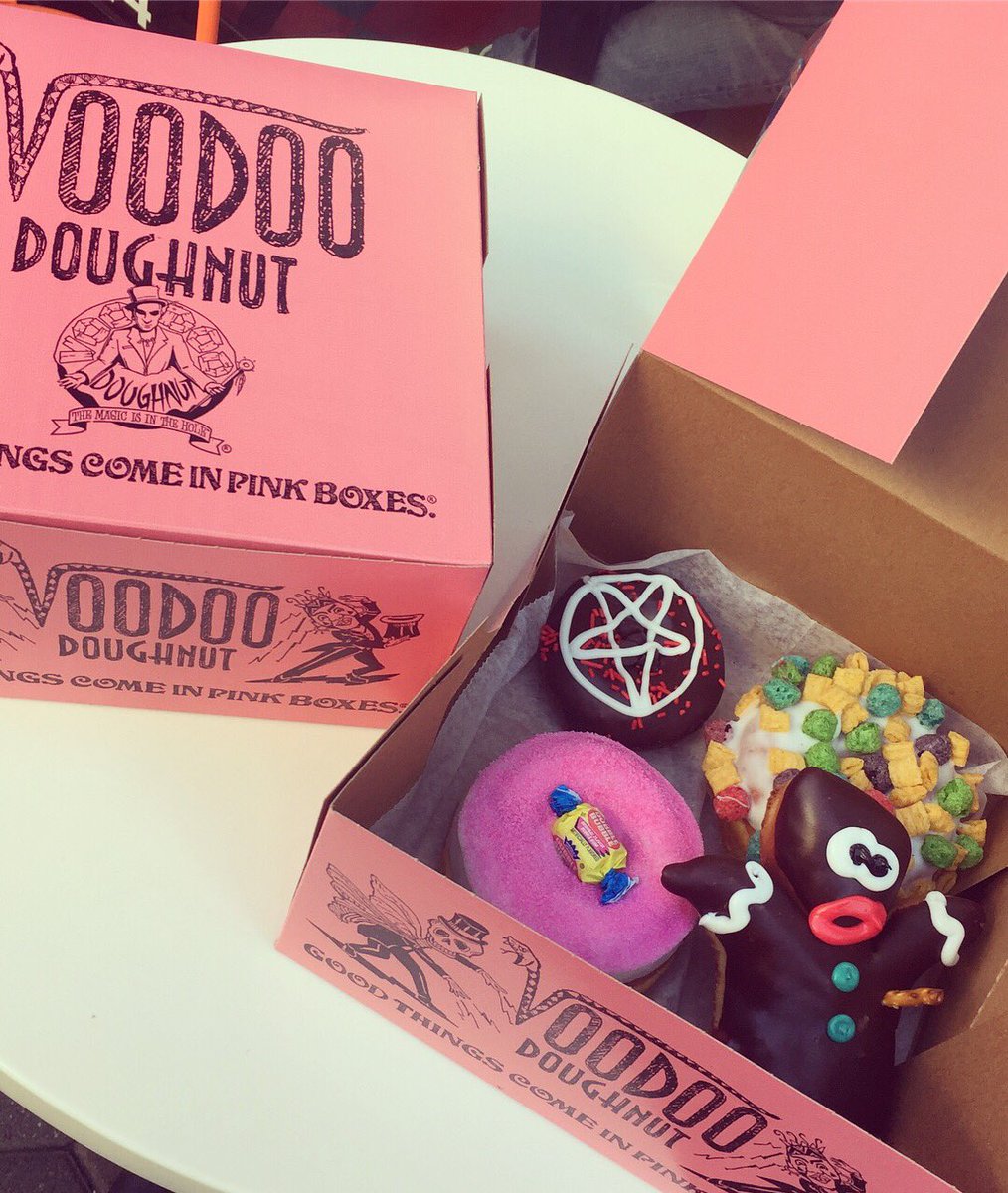 marcus_t_thomas's tweet photo. Just had to try ‘em! All up in them Voodoo Doughnuts with this crazy kat. #marcustthomas #donuts #doughnuts #voodoo #delicious #citywalk
.
.
.
.
#universal #maplebar #glaze #fritter #tasty #good #foodporn #instagood #live #enjoy https://t.co/9DKjDeDUFX