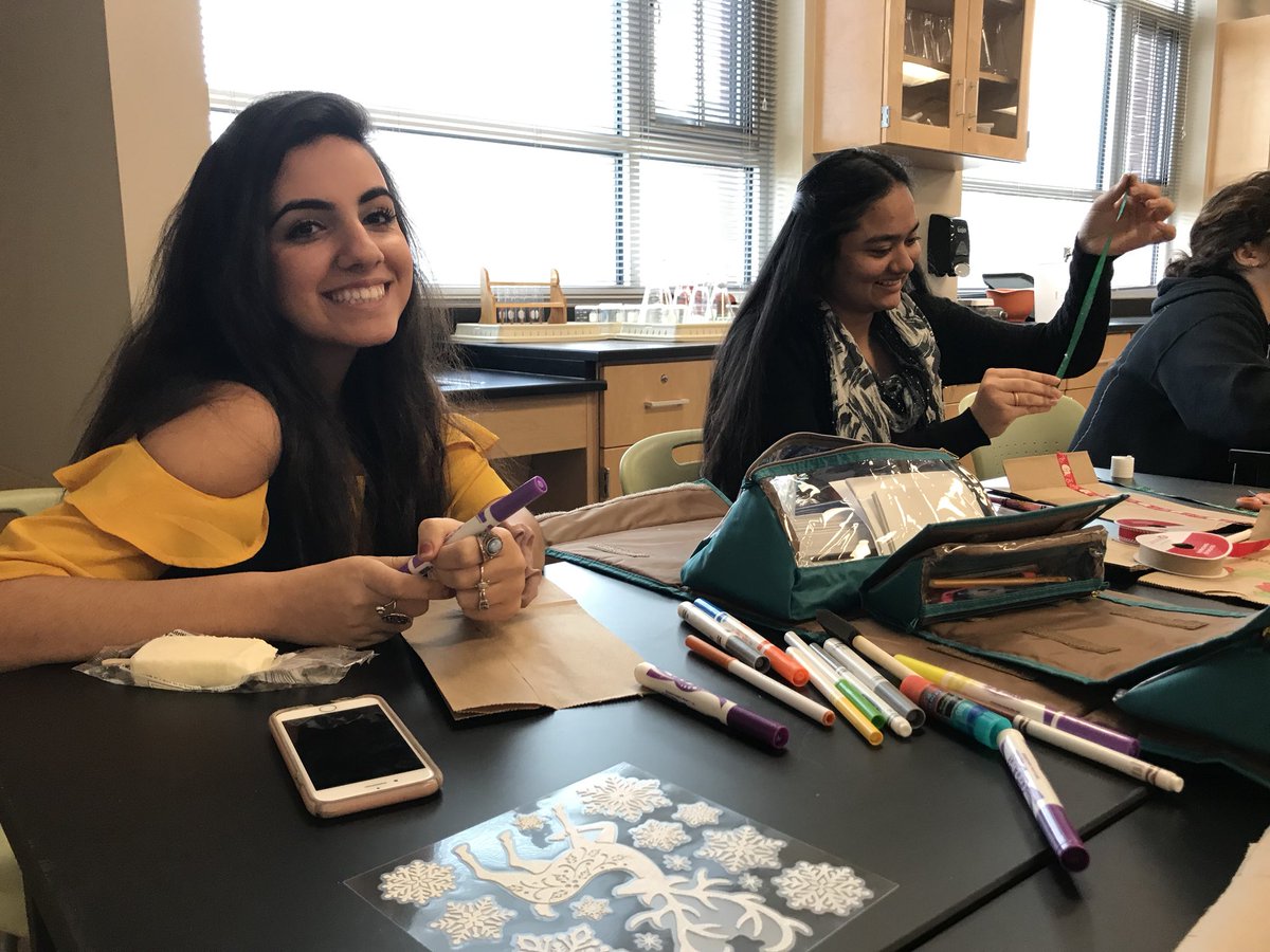 BioKnights's tweet photo. Proud to be associated with these dreamers, their hearts of gold 💛and their vision for helping the world. Thank you, Monique, for heading up this service project! https://t.co/561W3JPldY