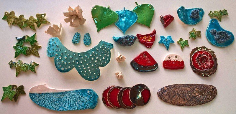 GoSeeTry's tweet photo. 🇬🇧 If you love to create unique and personalised wearable ceramics then this ceramic jewellery workshop is for you. Spend 4 days in #Lisbon  exploring new textures, colours, and shapes https://t.co/DbxHNSsGcf... https://t.co/0awFnRIfb1