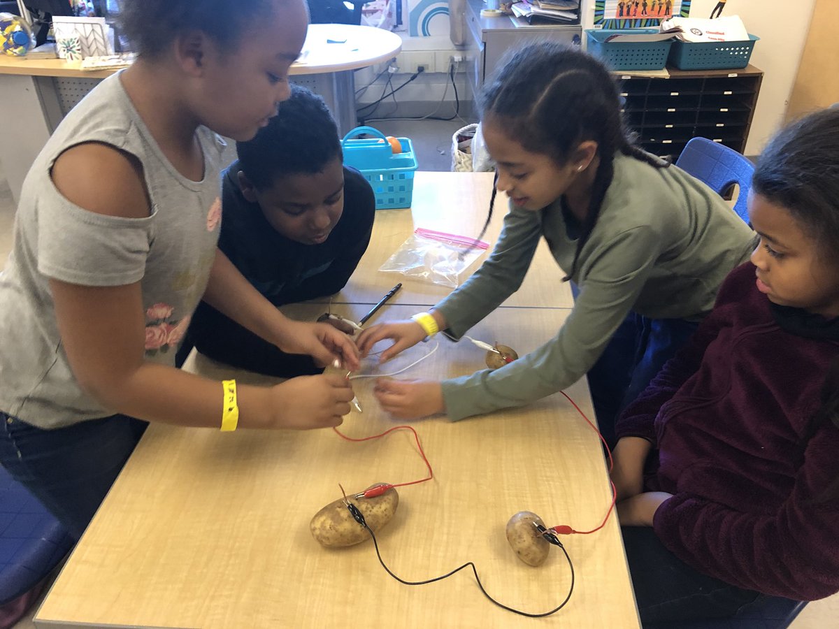 MrsTaylorReyn's tweet photo. Creating electrical circuits using lemons, oranges, and potatoes to light up an led bulb 💡 #STEMcation #REYNproud #sciencerules https://t.co/cpBDMPw00c