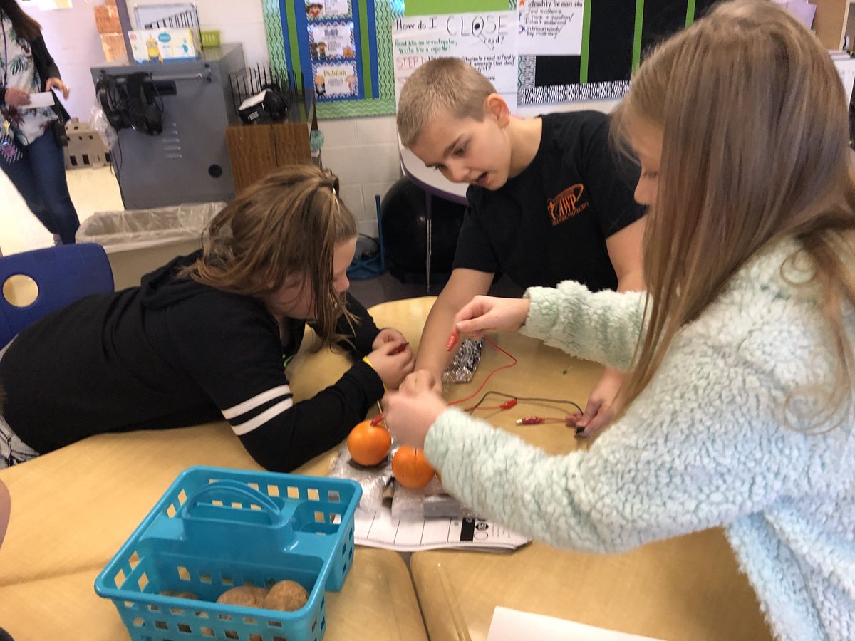 MrsTaylorReyn's tweet photo. Creating electrical circuits using lemons, oranges, and potatoes to light up an led bulb 💡 #STEMcation #REYNproud #sciencerules https://t.co/cpBDMPw00c