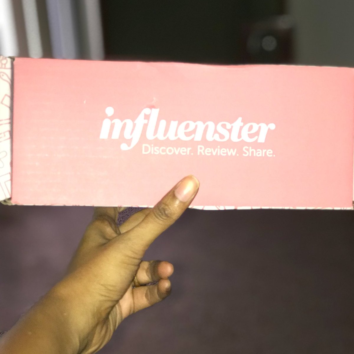 Letitia_Brown1's tweet photo. Look at what Santa sent early!!!! Stay tuned for a unboxing and full review! @influenstervox @Caress #CaressVoxBox https://t.co/TdkqVSLFqQ