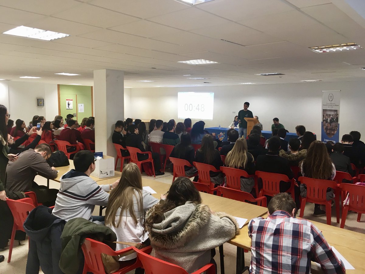 OratorioFestivo's tweet photo. Jóvenes oradores que defienden con contundencia y argumentos la tenencia responsable de animales en un minuto #soyoratoriano #OFSM100 #debate #oratoria #orihuela @todumh @UMHsalesas https://t.co/6v2bjtoojq