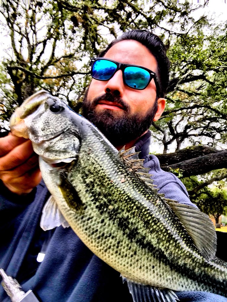 DominicsCatch's tweet photo. Literally only had 12 minuets to #fish before my doctors appointment, knew #saladocreek was just down the road so I figured why not give it a couple minutes since I’m early anyways, Caught 2 back to back, this decent one and a dink on a craw #squarebill #Fishing #BassFishing https://t.co/fIqAJnbvd0